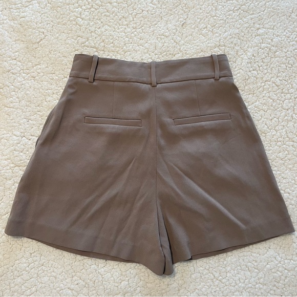 Babaton Pleated Shorts - Picture 2 of 3